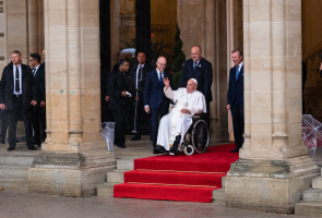 Sa Saintete le pape Francois devant le Cercle Cité