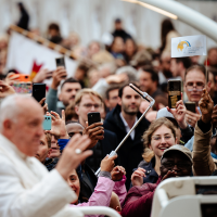 Parcours en papamobile de Sa Saintete le pape Francois