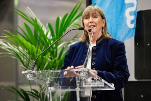 Image de la bourgmestre, Madame Lydie Polfer, sur scène lors de la Sportleréirung