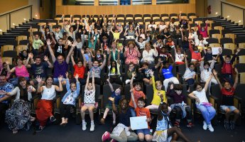 Image d'enfants qui participent à une activité