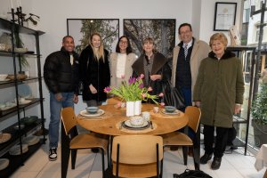 Image de groupe pris lors de l'inauguration du Pop-Up Store