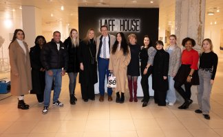 Image de groupe pris lors de l'inauguration du Pop-Up Store Taff House