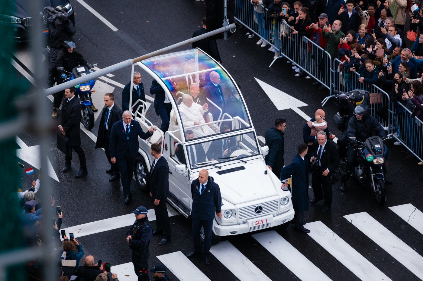 Parcours en papamobile de Sa Saintete le pape Francois