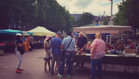 Brocante sur la Place d'Armes