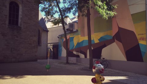 aire de jeux dans la rue des Capucins