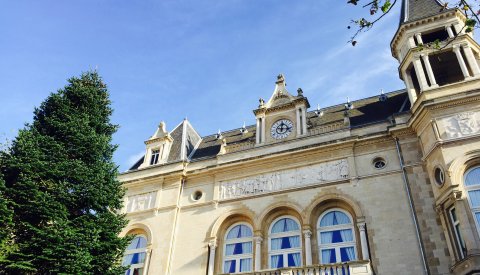 Cercle Cité sur la place d'Armes en hiver