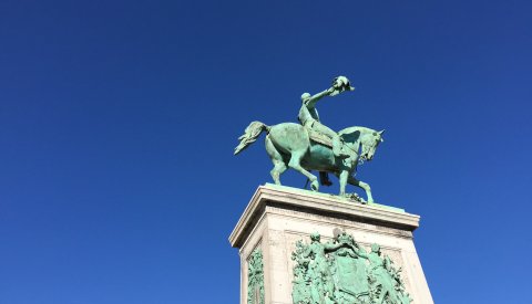 statue de Guillaume II sur la place Guillaume II