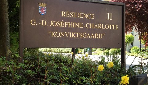 panneau à l'entrée de la résidence pour personnes agées G.-D. Joséphine Charlotte "Konviktsgaart"