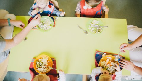 repas de midi dans une crèche de la Ville de Luxembourg