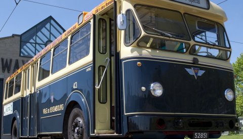 vieux bus au musée des tramways