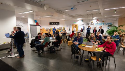 Image de groupe des participants luxembourgeois au Hackathon