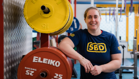 Portrait de Ankie Timmers dans sa salle d'entrainement